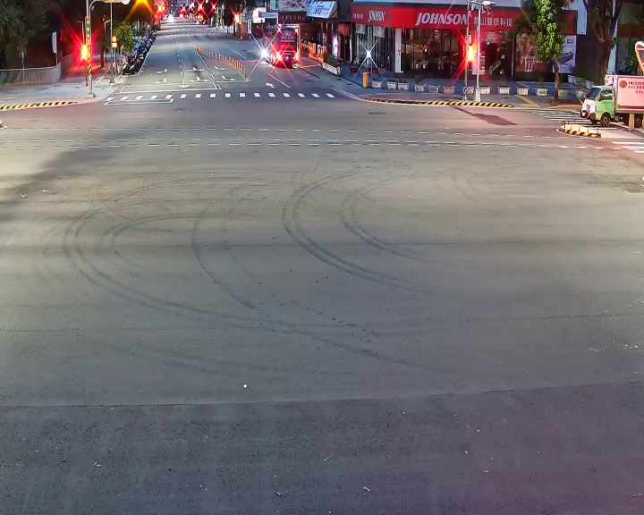 台中市道路 [07095]朝富路/臺灣大道(右側車流往市政路),Chaofu Rd./Taiwan Blvd (Right side Traffic flow to Shizheng Rd.) 距離204公尺