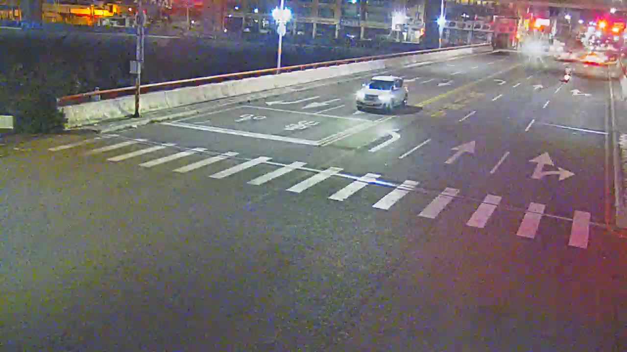 太平路/甲堤路(右側車流往環中東路)