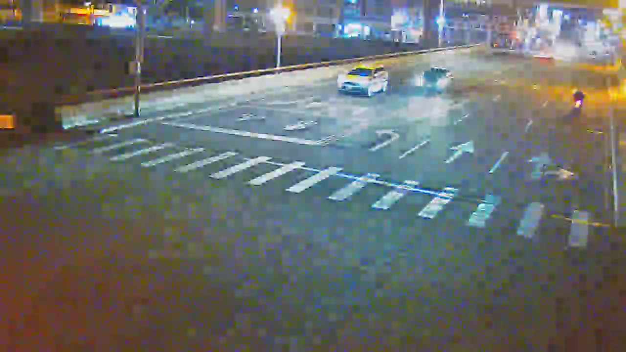 太平路/甲堤路(右側車流往環中東路)