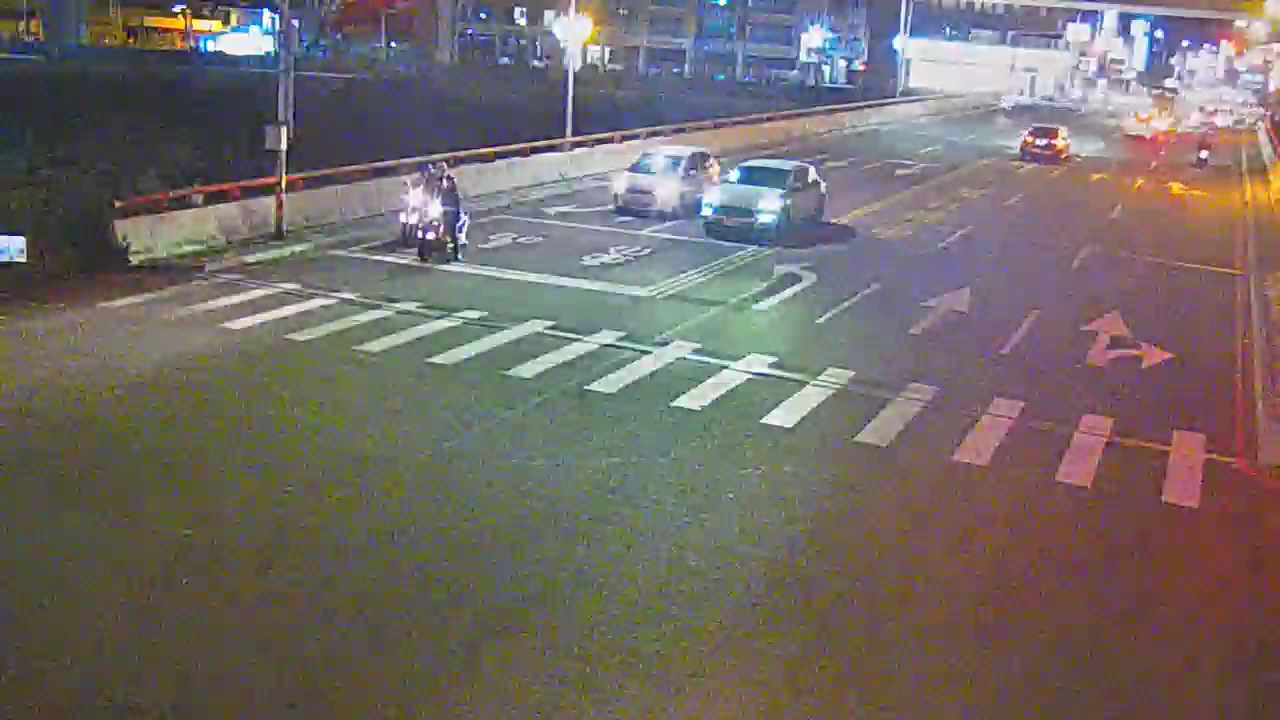 太平路/甲堤路(右側車流往環中東路)