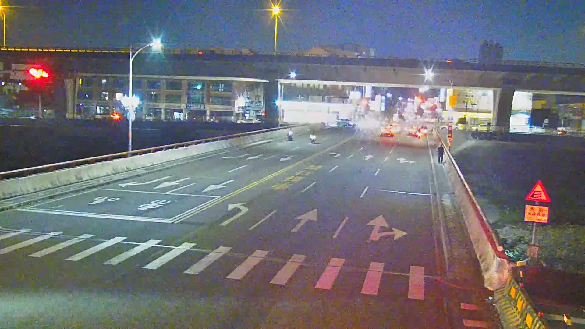 太平路/甲堤路(右側車流往環中東路)Taiping Rd./Jiati Rd.(Right side Traffic flow to Huanzhong E. Rd.)