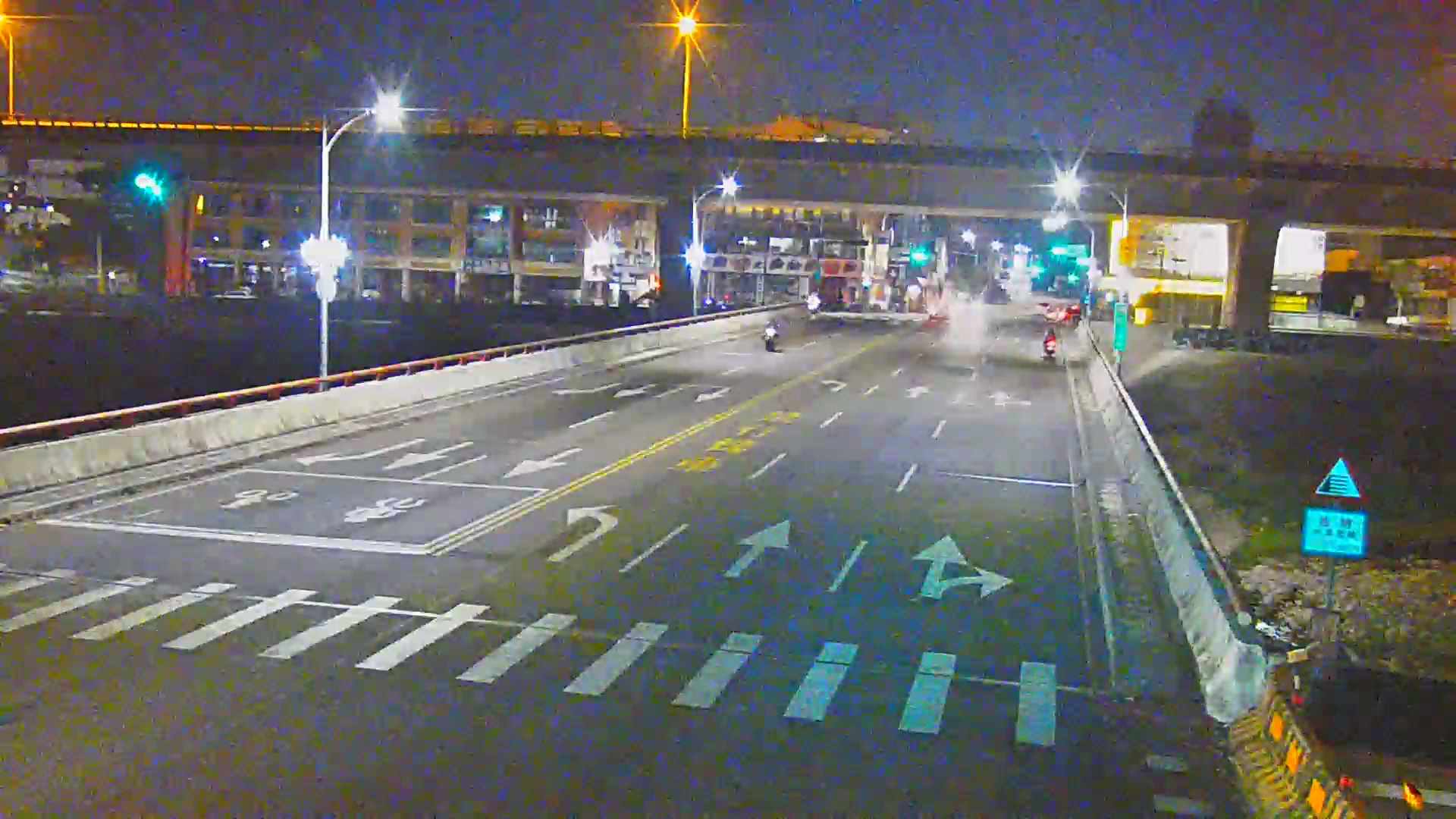 太平路/甲堤路(右側車流往環中東路)Taiping Rd./Jiati Rd.(Right side Traffic flow to Huanzhong E. Rd.)