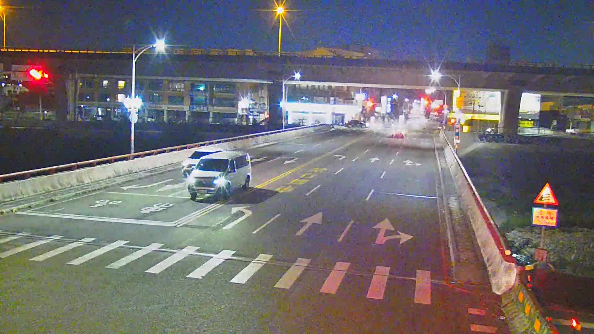 太平路/甲堤路(右側車流往環中東路)Taiping Rd./Jiati Rd.(Right side Traffic flow to Huanzhong E. Rd.)