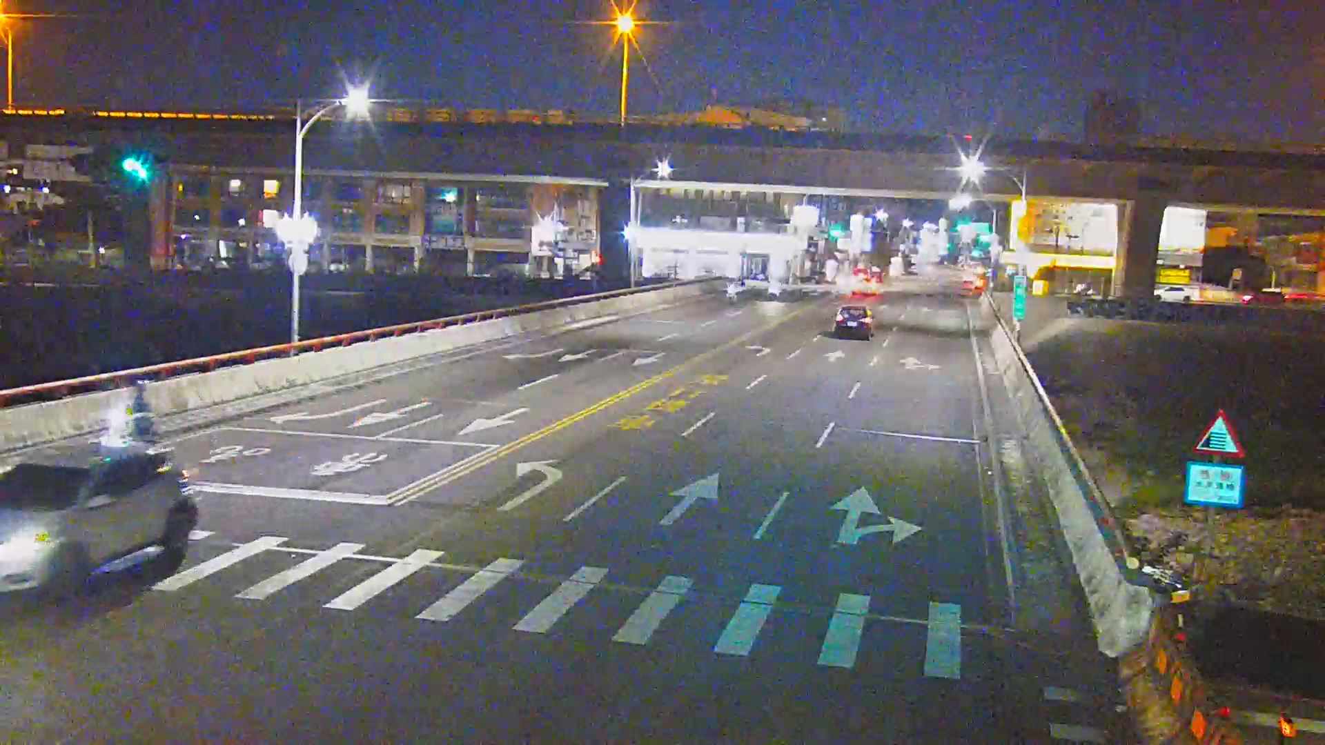 太平路/甲堤路(右側車流往環中東路)Taiping Rd./Jiati Rd.(Right side Traffic flow to Huanzhong E. Rd.)