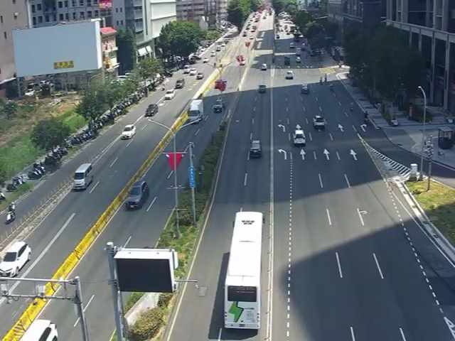 台灣大道/環中路(右側車流往文心路)