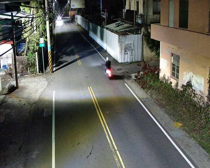 新社區和盛街(右側車流往土牛)