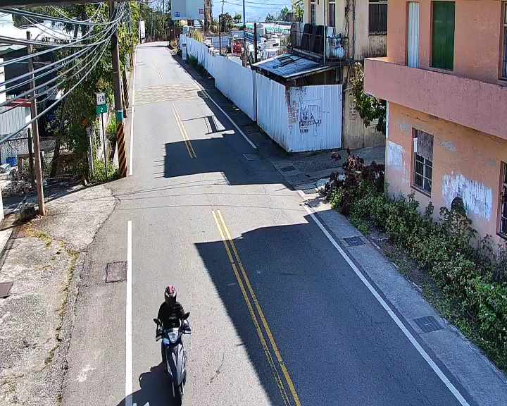 新社區和盛街(右側車流往土牛)