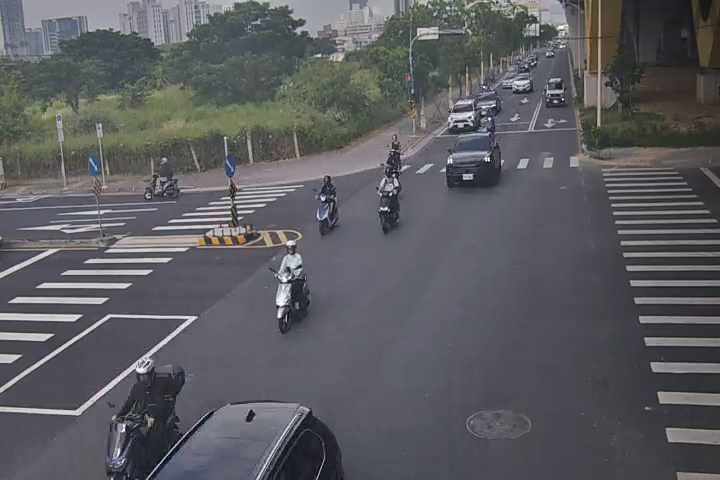 台中市道路 [06052]環中路/松竹路(車流往潭子中山路) Huanzhong Rd./Songzhu Rd.(Traffic flow to Tanzi Zhongshan Rd.) 距離581公尺