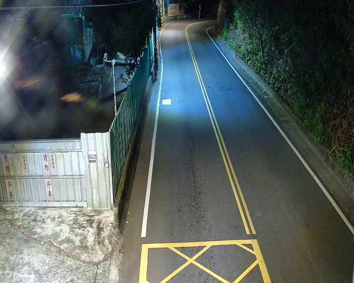 新社區中正街(右側車流往社寮角)