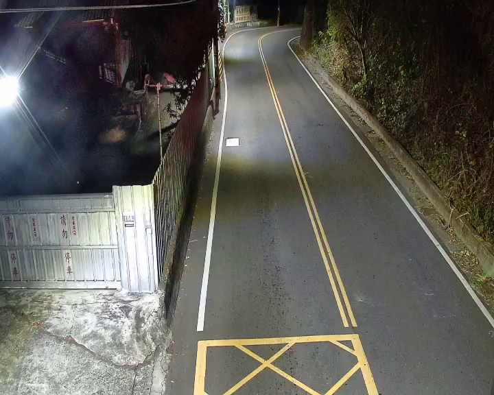 新社區中正街(右側車流往社寮角)