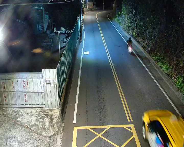 新社區中正街(右側車流往社寮角)