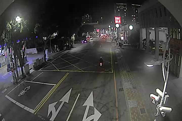 中山路/市民大道一段620巷(右側車流往環中東路)Zhongshan Rd./Zhongshan Dist.Ln.620 .(Traffic flow to Huanzhong E.Rd.)