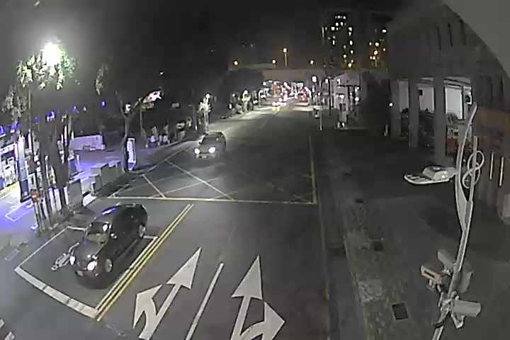 中山路/市民大道一段620巷(右側車流往環中東路)Zhongshan Rd./Zhongshan Dist.Ln.620 .(Traffic flow to Huanzhong E.Rd.)