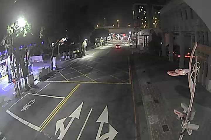 中山路/市民大道一段620巷(右側車流往環中東路)Zhongshan Rd./Zhongshan Dist.Ln.620 .(Traffic flow to Huanzhong E.Rd.)