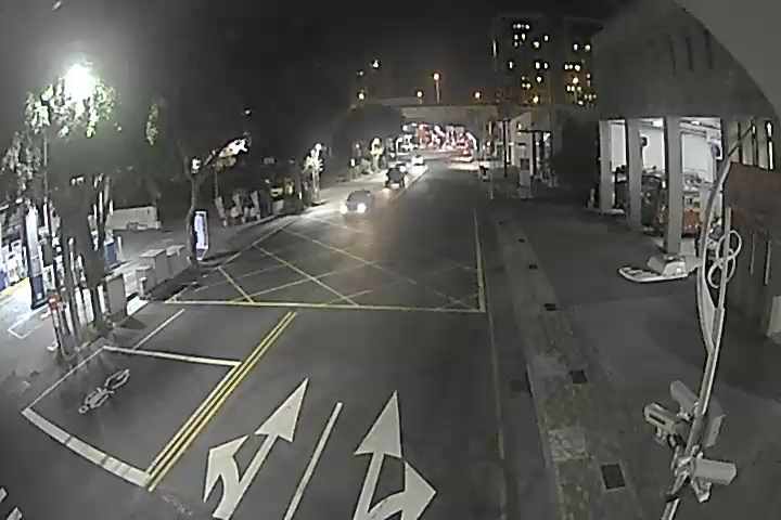 中山路/市民大道一段620巷(右側車流往環中東路)Zhongshan Rd./Zhongshan Dist.Ln.620 .(Traffic flow to Huanzhong E.Rd.)