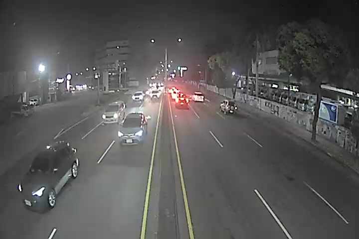 中清路/中清聯絡道大雅端 (右側車流往環中路) Zhongqing Rd. (Right side Traffic flow to Huanzhong Rd.)