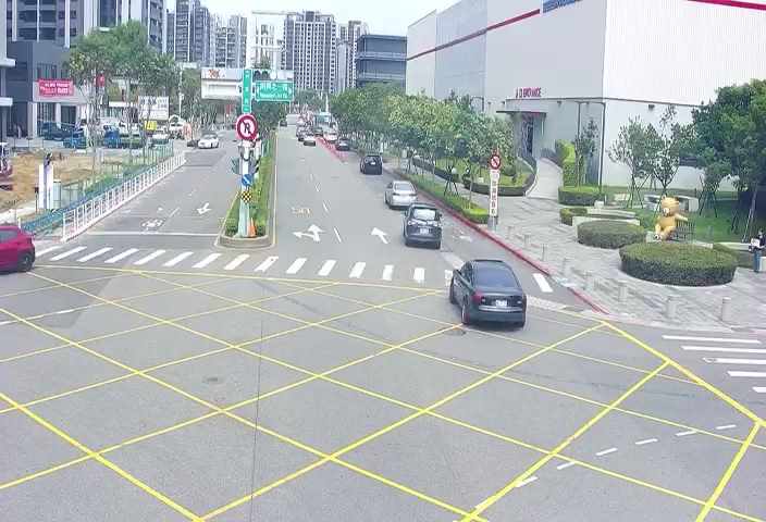 敦富路/南興北一街(右側車流往潭子)