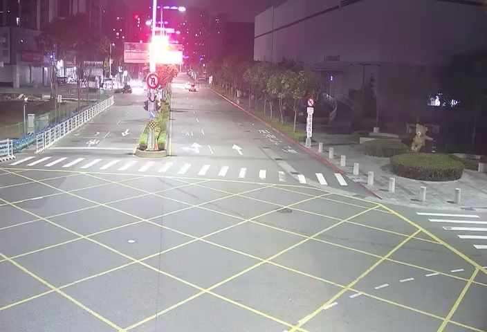 敦富路/南興北一街(右側車流往潭子)