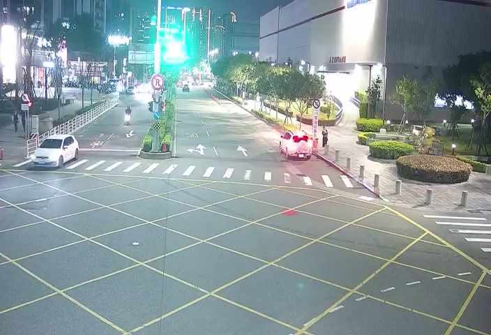 敦富路/南興北一街(右側車流往潭子)