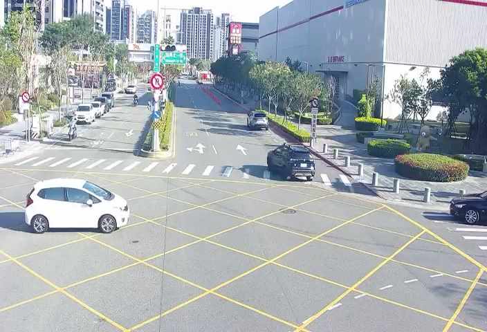敦富路/南興北一街(右側車流往潭子)