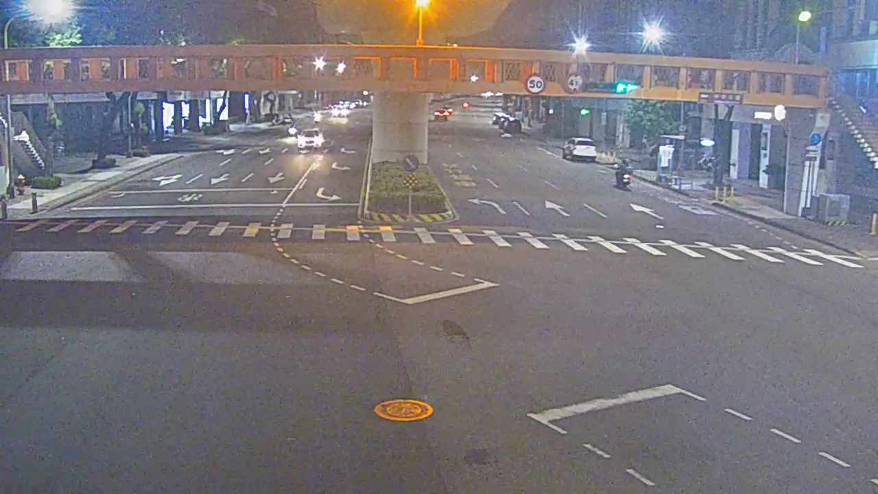 文心路/甘肅路(右側車流往河南路) Wenxin Rd./Gansu Rd. (Right side Traffic flow to Henan Rd.)