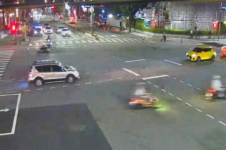 台中市北屯區崇德路二段/文心路四段(右側車流往進化北路)