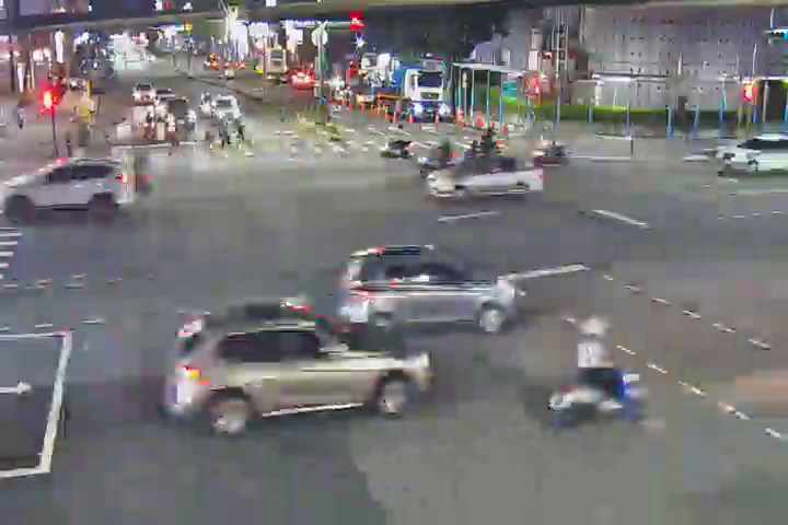 崇德路二段/文心路四段(右側車流往進化北路)