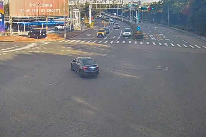 台中市道路 [14188]高鐵東路/高鐵五路(右側車流往台74),Gaotie E. Rd.、Gaotie 5rd Rd.(Right side Traffic flow to Expressway no.74) 距離1.5公里