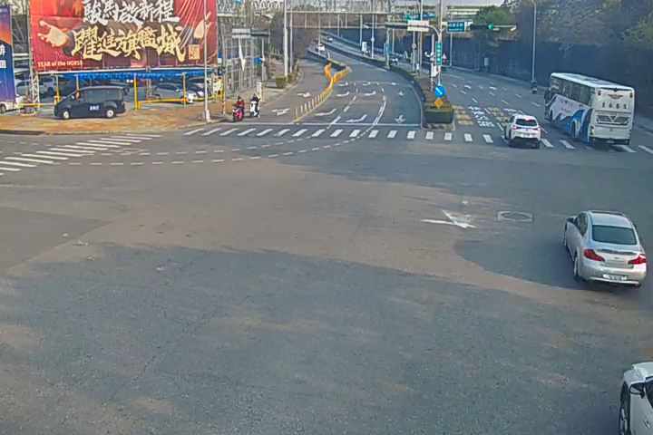 高鐵東路/高鐵五路(右側車流往台74)