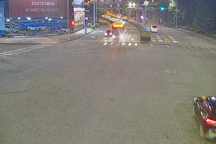 高鐵東路/高鐵五路(右側車流往台74)