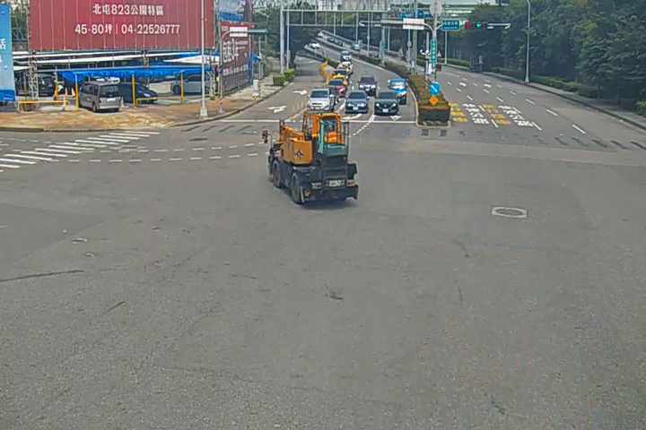 高鐵東路/高鐵五路(右側車流往台74)